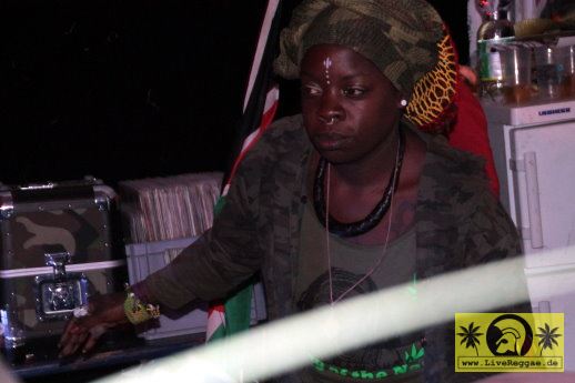 Black Omolo (NL) with Kunterbunt - Roots Plague Dub Camp 23. Reggae Jam Festival - 28. Juli 2017 (12).JPG